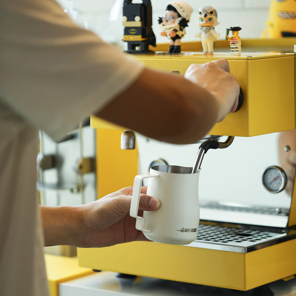 MHW-3BOMBER - Turbo Milk Pitcher 350ml Off White